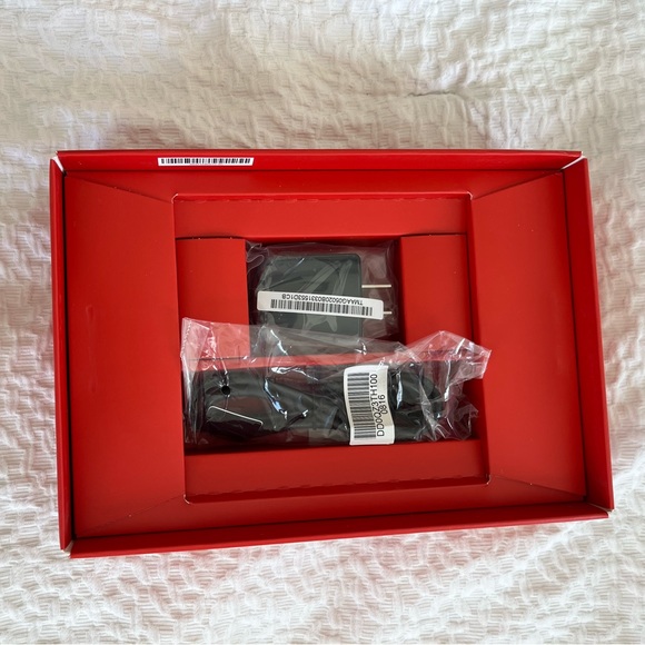 NEW IN BOX: Ellipsis 8 by Verizon Tablet Ellipsis
8 QTAQZ3 16GB Wi-Fi + 4G 8" - Picture 2 of 5